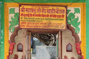 Book Tours Maathura gokul badi 84baithakji landing 01